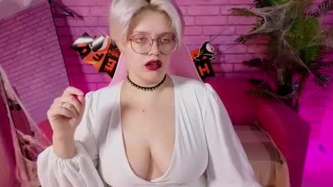 Snapshot of monikasweetie chatting on October 28, 2025, 9:02 am Monica online show from October 28, 2025, 9:02 am