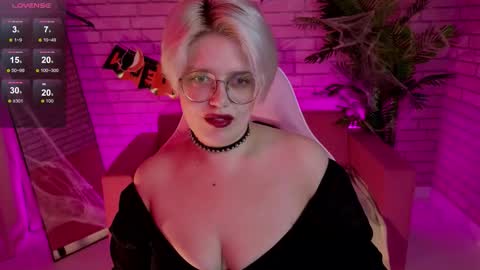 Snapshot of monikasweetie chatting on October 30, 2025, 12:17 pm Monica online show from October 30, 2025, 12:17 pm