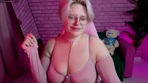 Snapshot of monikasweetie chatting on November 5, 2025, 8:47 am Monica online show from November 5, 2025, 8:47 am