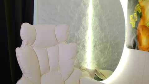 Snapshot of monique_a chatting on November 15, 2025, 12:13 pm Ask me online show from November 15, 2025, 12:13 pm