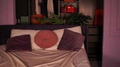 Moni online show from April 20, 2026, 4:04 am