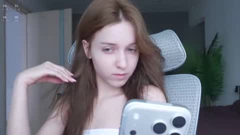 Snapshot of monnymoonn chatting on July 30, 2026, 5:39 am Mary online show from July 30, 2026, 5:39 am