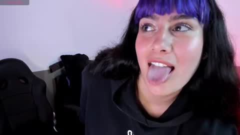 Lu online show from October 4, 2025, 4:43 am