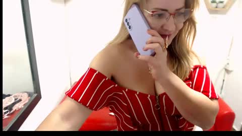 Snapshot of monserrat_diva chatting on May 16, 2026, 12:51 am monserrat_diva online show from May 16, 2026, 12:51 am