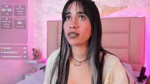 Adriana online show from September 18, 2025, 1:35 pm