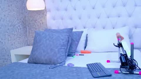 Snapshot of monserratpeter chatting on December 3, 2025, 10:19 pm MonserratPeter online show from December 3, 2025, 10:19 pm