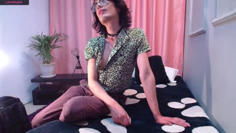 Linda Darling online show from December 14, 2025, 8:02 pm