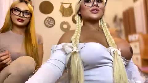 Snapshot of monstrouscockdivaontop chatting on November 13, 2025, 9:30 am Ruthie online show from November 13, 2025, 9:30 am