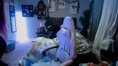 Lydia Mooney online show from March 5, 2025, 12:59 am