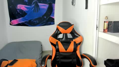 montes_juan online show from October 6, 2025, 7:11 pm