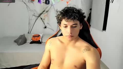 montes_juan online show from October 24, 2025, 2:19 am