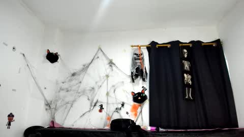 montes_juan online show from October 30, 2025, 11:55 am