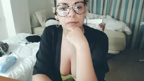 Snapshot of montserrat123 chatting on April 17, 2026, 8:01 pm Monse online show from April 17, 2026, 8:01 pm