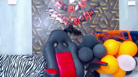 Snapshot of moon_and_fire_ chatting on October 26, 2025, 4:29 am moon_and_fire_ online show from October 26, 2025, 4:29 am