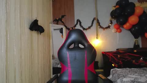 Snapshot of moon_and_fire_ chatting on October 31, 2025, 3:07 am moon_and_fire_ online show from October 31, 2025, 3:07 am