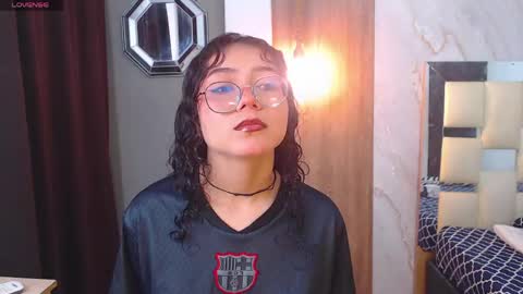 moon_and_fire_ online show from April 20, 2026, 4:37 am