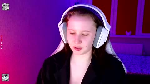 Lola online show from April 14, 2026, 4:35 pm