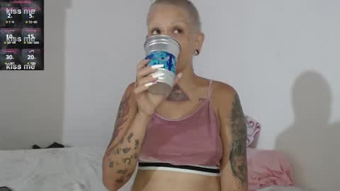 Luna online show from January 5, 2025, 4:38 pm