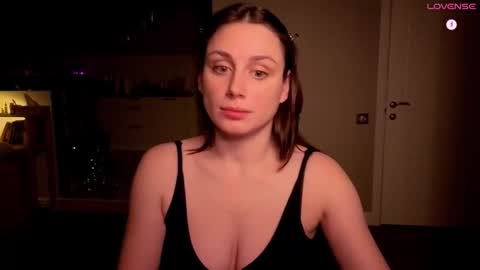 Luna  online show from November 11, 2025, 9:48 pm