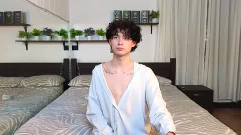 Snapshot of moon_gloww chatting on February 12, 2026, 5:52 pm moon_gloww online show from February 12, 2026, 5:52 pm