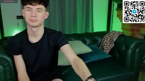 Snapshot of moon_gloww chatting on February 25, 2026, 9:02 pm moon_gloww online show from February 25, 2026, 9:02 pm