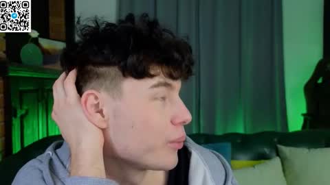 Snapshot of moon_gloww chatting on February 28, 2026, 12:28 pm moon_gloww online show from February 28, 2026, 12:28 pm