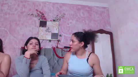 Snapshot of moon_hill chatting on October 12, 2025, 12:09 am Moon Hill online show from October 12, 2025, 12:09 am