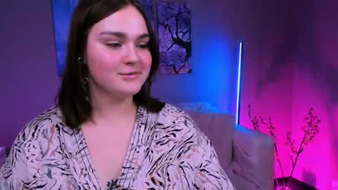 moon_sana online show from October 14, 2025, 10:21 pm