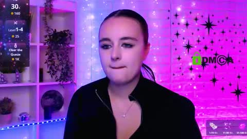 moon_sana online show from October 15, 2025, 2:06 pm