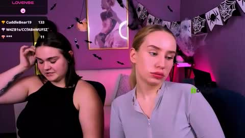 moon_sana online show from October 26, 2025, 10:36 pm