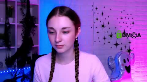 moon_sana online show from October 30, 2025, 1:23 pm