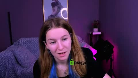 moon_sana online show from November 4, 2025, 1:32 pm