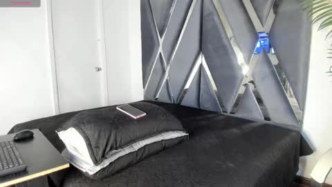 Luna  online show from September 28, 2025, 2:22 pm