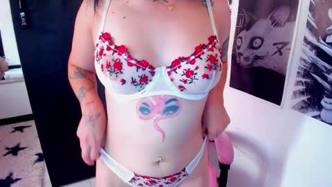 MOON online show from September 13, 2025, 6:51 pm