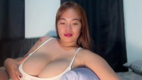 Snapshot of moona_luna21 chatting on April 1, 2026, 4:26 pm moona_luna21 online show from April 1, 2026, 4:26 pm