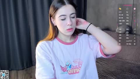 Snapshot of mooncutie_girl chatting on November 25, 2025, 2:28 pm Sophia online show from November 25, 2025, 2:28 pm