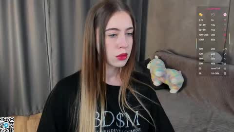 Snapshot of mooncutie_girl chatting on December 4, 2025, 3:21 pm Sophia online show from December 4, 2025, 3:21 pm