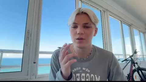 Snapshot of moonflamek chatting on February 24, 2026, 12:14 pm moonflamek online show from February 24, 2026, 12:14 pm