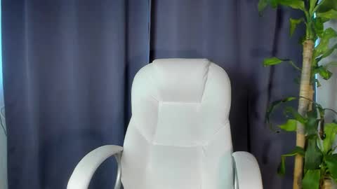 moonie_baddie31 online show from January 6, 2026, 8:12 pm