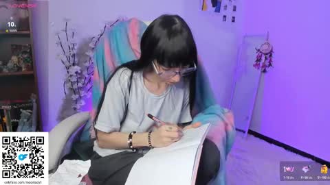 MOON  online show from September 25, 2025, 5:22 am