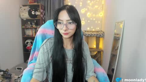 MOON  online show from April 6, 2026, 11:49 pm