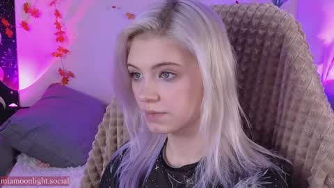 Snapshot of moonlight_mia chatting on December 4, 2024, 5:22 pm Mia online show from December 4, 2024, 5:22 pm