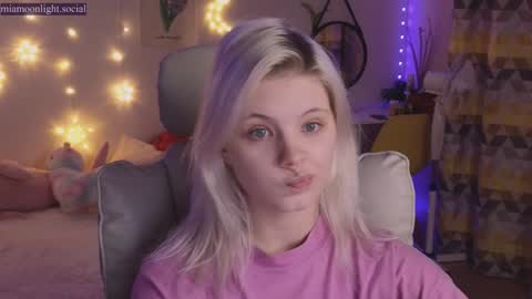 Snapshot of moonlight_mia chatting on December 24, 2024, 5:02 pm Mia online show from December 24, 2024, 5:02 pm