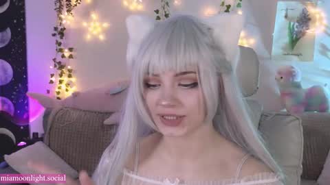 Snapshot of moonlight_mia chatting on February 19, 2025, 5:16 pm Mia online show from February 19, 2025, 5:16 pm