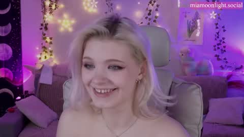 Snapshot of moonlight_mia chatting on March 8, 2025, 8:14 pm Mia online show from March 8, 2025, 8:14 pm