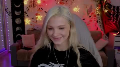 Snapshot of moonlight_mia chatting on October 31, 2025, 6:09 pm Mia online show from October 31, 2025, 6:09 pm