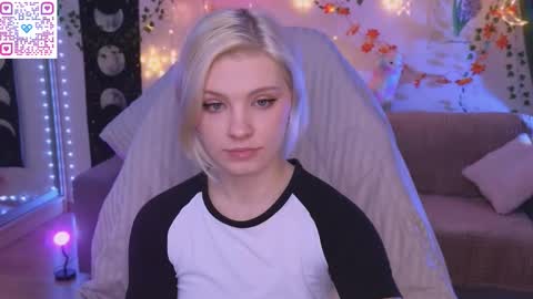 Snapshot of moonlight_mia chatting on November 15, 2025, 7:10 pm Mia online show from November 15, 2025, 7:10 pm