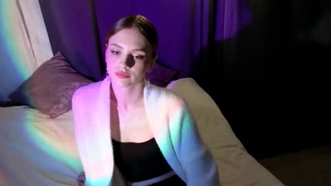 Snapshot of moonlightmaya chatting on October 19, 2025, 7:58 pm Maya online show from October 19, 2025, 7:58 pm