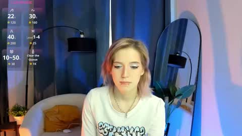 Asuna online show from September 14, 2025, 1:32 pm