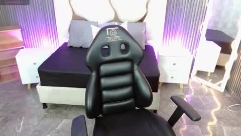 Moon  online show from October 12, 2025, 12:15 pm